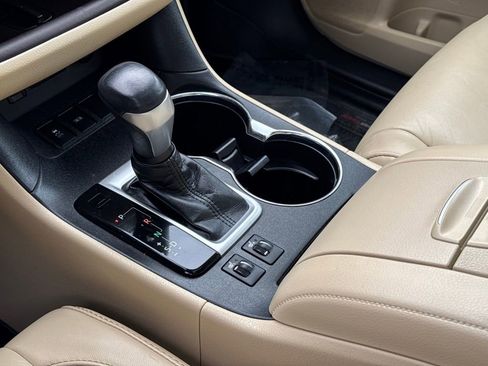 Used 2018 Toyota Highlander XLE image 23