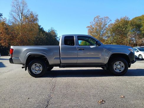 Used 2020 Toyota Tacoma SR image 5