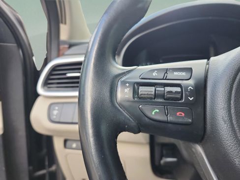 Used 2017 Kia Sorento LX w/ LX Convenience Package image 13