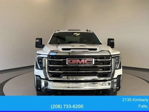 Used 2025 GMC Sierra 2500 SLE AWD/4WD image 2