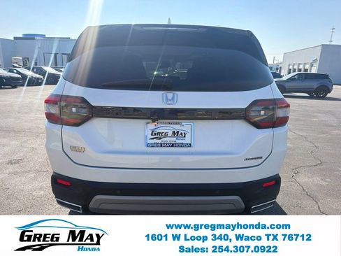 Used 2025 Honda Pilot Touring image 4