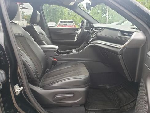 Used 2023 Jeep Grand Cherokee Altitude AWD/4WD image 18