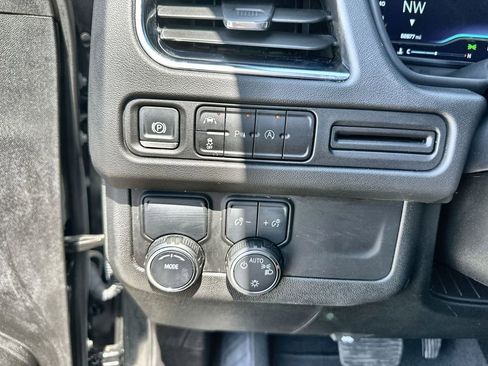 Certified 2024 Chevrolet Suburban Premier RWD image 18