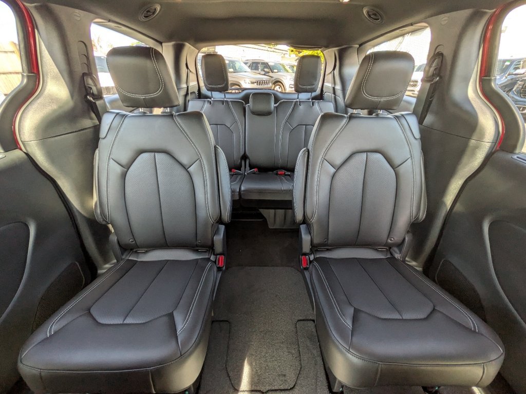 New 2027 Chrysler Pacifica Select AWD/4WD image 16