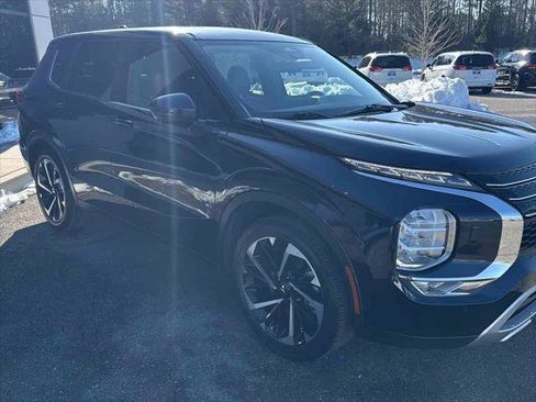 Used 2022 Mitsubishi Outlander SE image 3