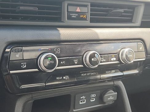 Used 2024 Honda Pilot Touring image 12