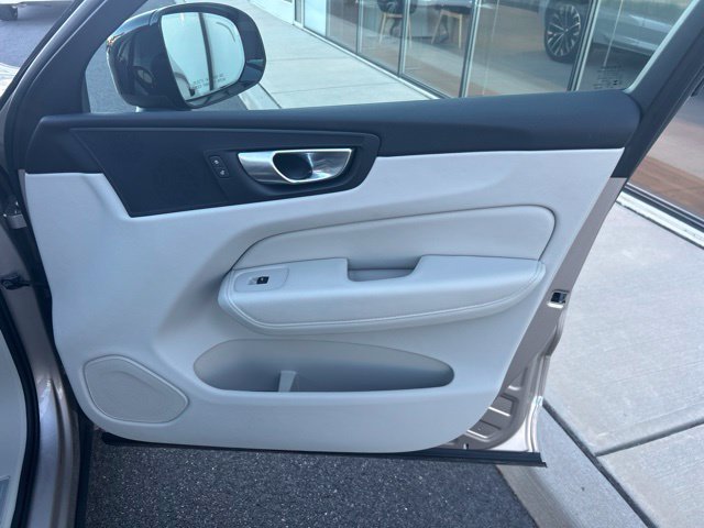Used 2024 Volvo XC60 B5 Plus w/ Climate Package AWD/4WD image 14