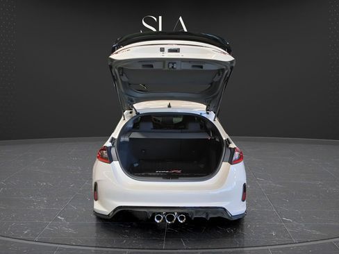 Used 2024 Honda Civic Type R image 9