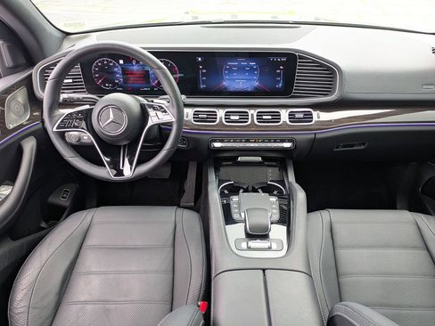 Used 2025 Mercedes-Benz GLS 450 4MATIC image 21