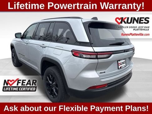 Used 2025 Jeep Grand Cherokee Altitude image 7