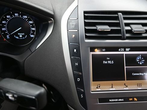 Used 2019 Lincoln MKZ Premiere FWD image 18