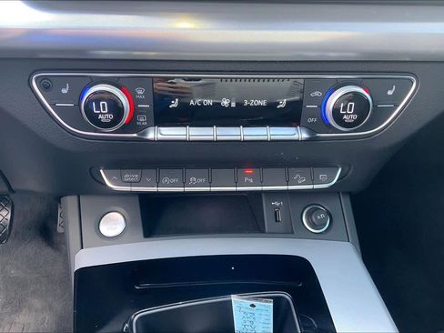 Used 2025 Audi Q5 2.0T Premium image 33