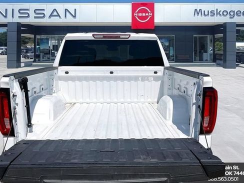 Used 2025 GMC Sierra 1500 SLT AWD/4WD image 7