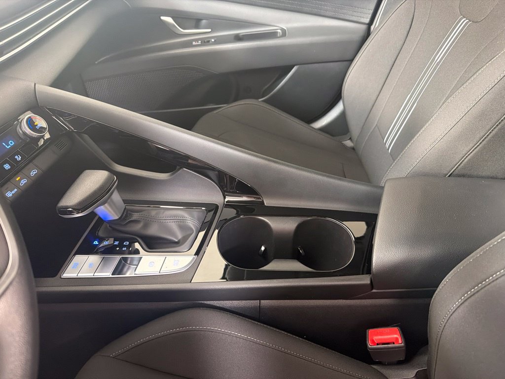 Certified 2025 Hyundai Elantra Hybrid FWD image 19