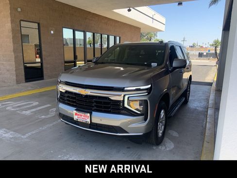 Certified 2025 Chevrolet Tahoe LS RWD image 1