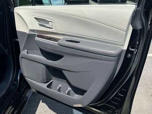 Used 2021 Toyota Sienna XLE w/ XLE Plus Package FWD image 34