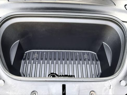 Used 2020 Tesla Model Y Long Range image 32