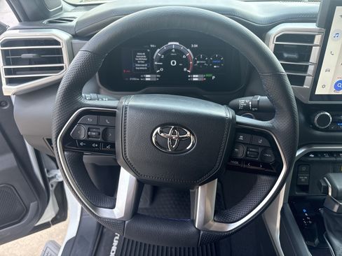 Used 2023 Toyota Tundra Platinum AWD/4WD image 18