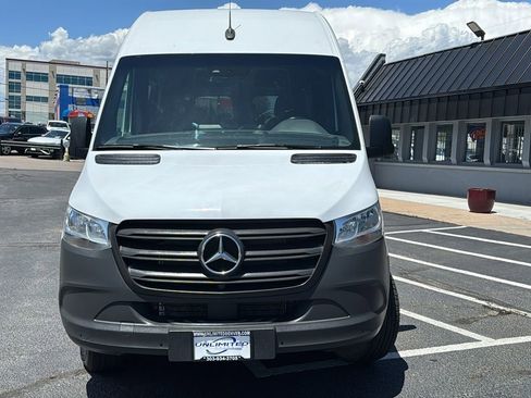 Used 2024 Mercedes-Benz Sprinter 2500 image 8