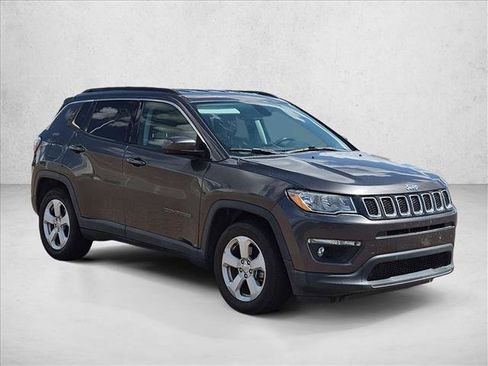 Used 2019 Jeep Compass Latitude w/ Popular Equipment Group FWD image 3