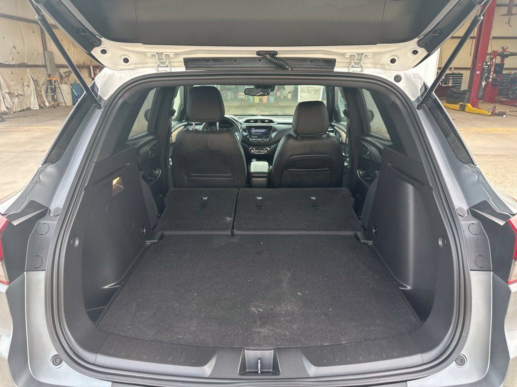 Used 2021 Chevrolet TrailBlazer ACTIV w/ Convenience Package FWD image 5