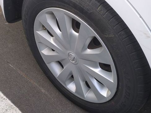 Used 2018 Nissan Versa S Plus image 4