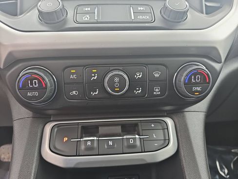 Certified 2023 GMC Acadia SLT w/ Preferred Package AWD/4WD image 27