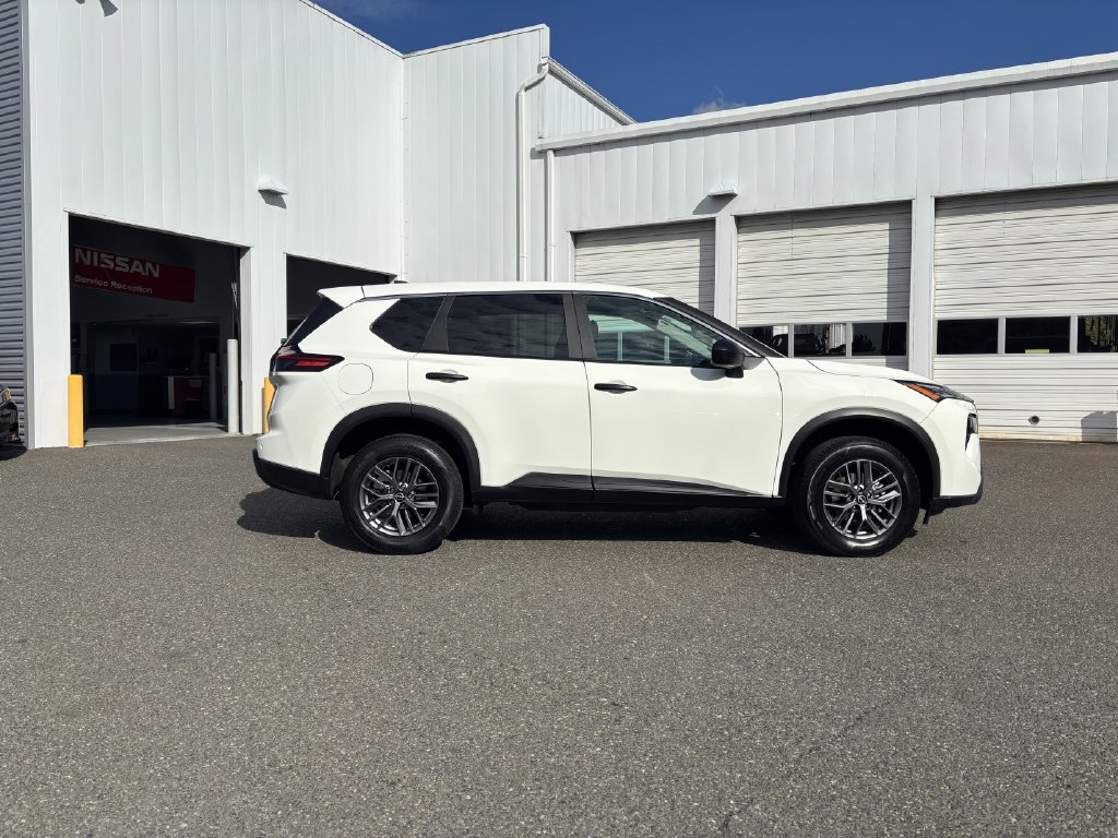 Used 2024 Nissan Rogue S AWD/4WD image 8