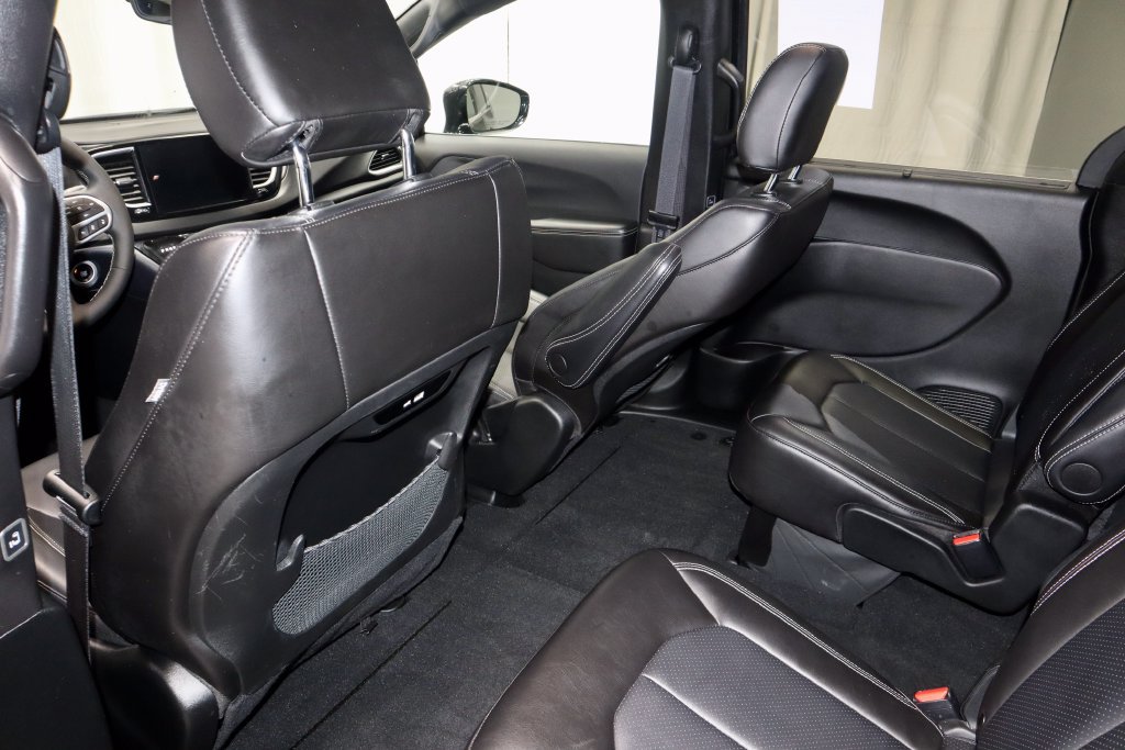 Used 2026 Chrysler Pacifica Select FWD image 21