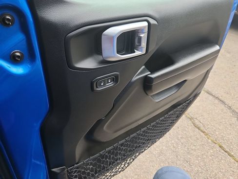 Used 2021 Jeep Gladiator Sport AWD/4WD image 15