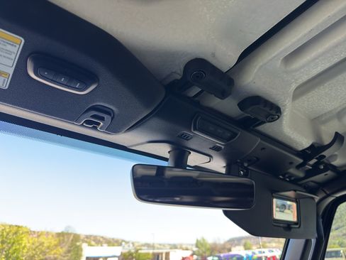 Used 2023 Jeep Gladiator Sport AWD/4WD image 29