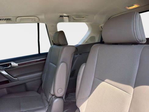 Used 2019 Lexus GX 460 Luxury AWD/4WD image 13