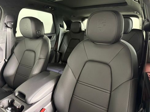 New 2026 Porsche Cayenne Turbo AWD/4WD image 5