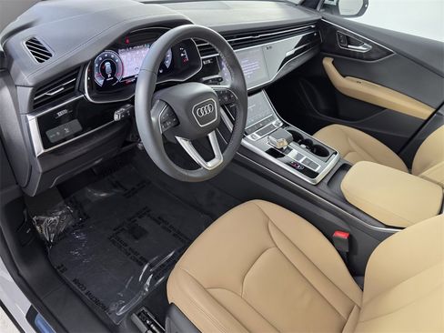 Used 2025 Audi Q8 Premium w/ Convenience Package image 10