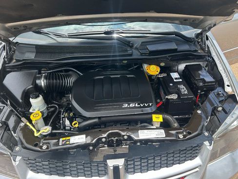 Used 2016 Dodge Grand Caravan R/T FWD image 26