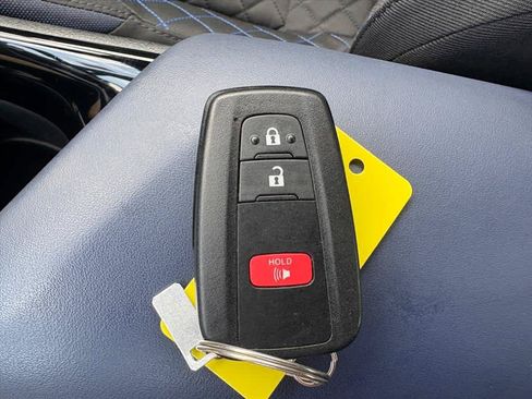 Used 2022 Toyota C-HR XLE FWD image 20