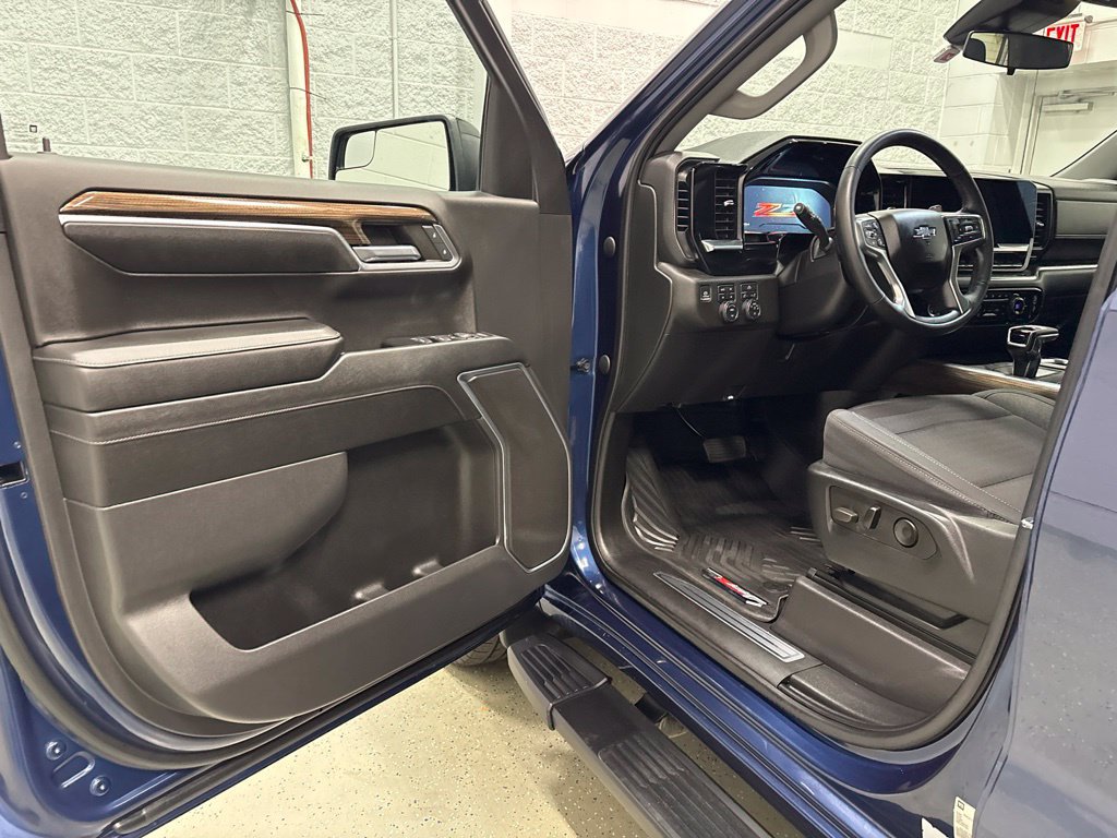 Used 2023 Chevrolet Silverado 1500 RST AWD/4WD image 15