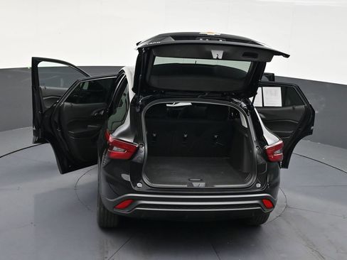 Used 2025 Chevrolet Trax LS FWD image 33