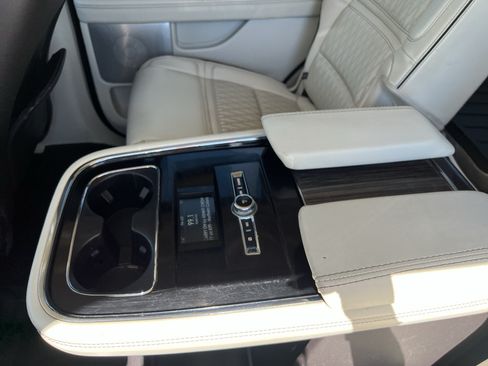 Used 2019 Lincoln Navigator Black Label AWD/4WD image 9