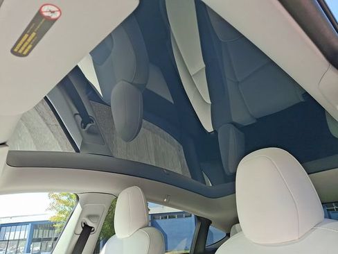 Used 2021 Tesla Model Y Long Range AWD/4WD image 14