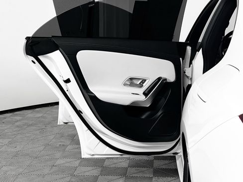 Used 2022 Mercedes-Benz CLA 250 image 14