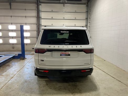 Used 2023 Jeep Wagoneer Series III w/ Premium Group I AWD/4WD image 16