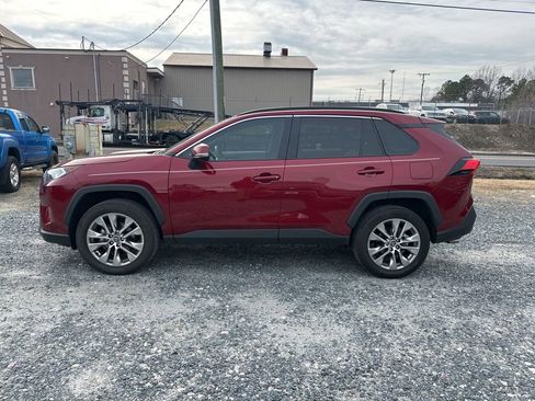 Used 2021 Toyota RAV4 XLE Premium image 2