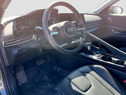 Used 2025 Hyundai Elantra Limited image 9