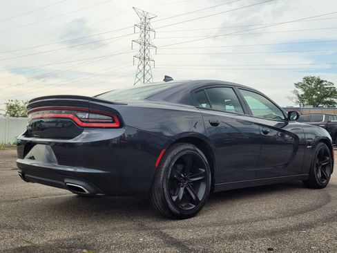 Used 2017 Dodge Charger R/T RWD image 8