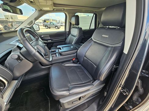 Used 2025 Ford Expedition Max Platinum image 16