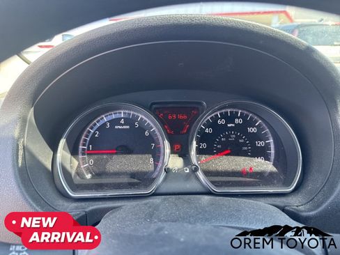 Used 2012 Nissan Versa SV FWD image 10