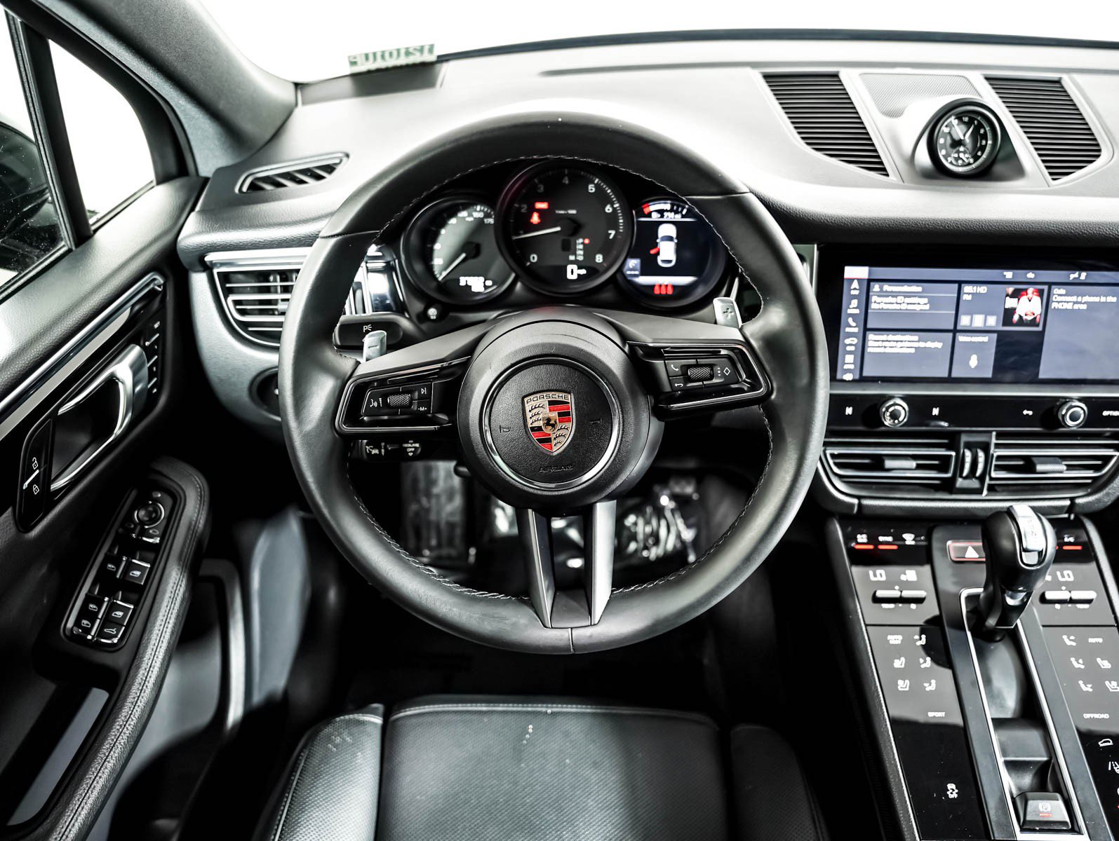 Certified 2023 Porsche Macan AWD/4WD image 15