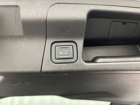 Used 2020 GMC Acadia SLE w/ Driver Convenience Package image 32