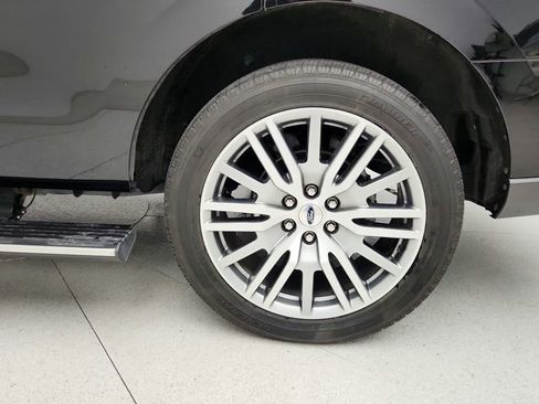 Used 2024 Ford Expedition Limited image 9